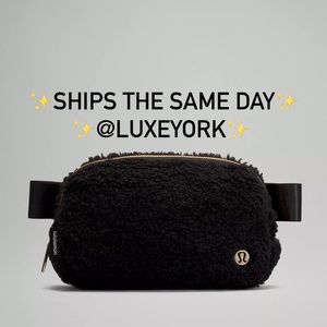 Everywhere Fleece Belt Bag Black - Brand New